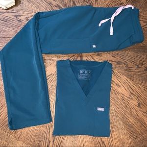 Caribbean Blue Figs Scrubs Set Size Medium